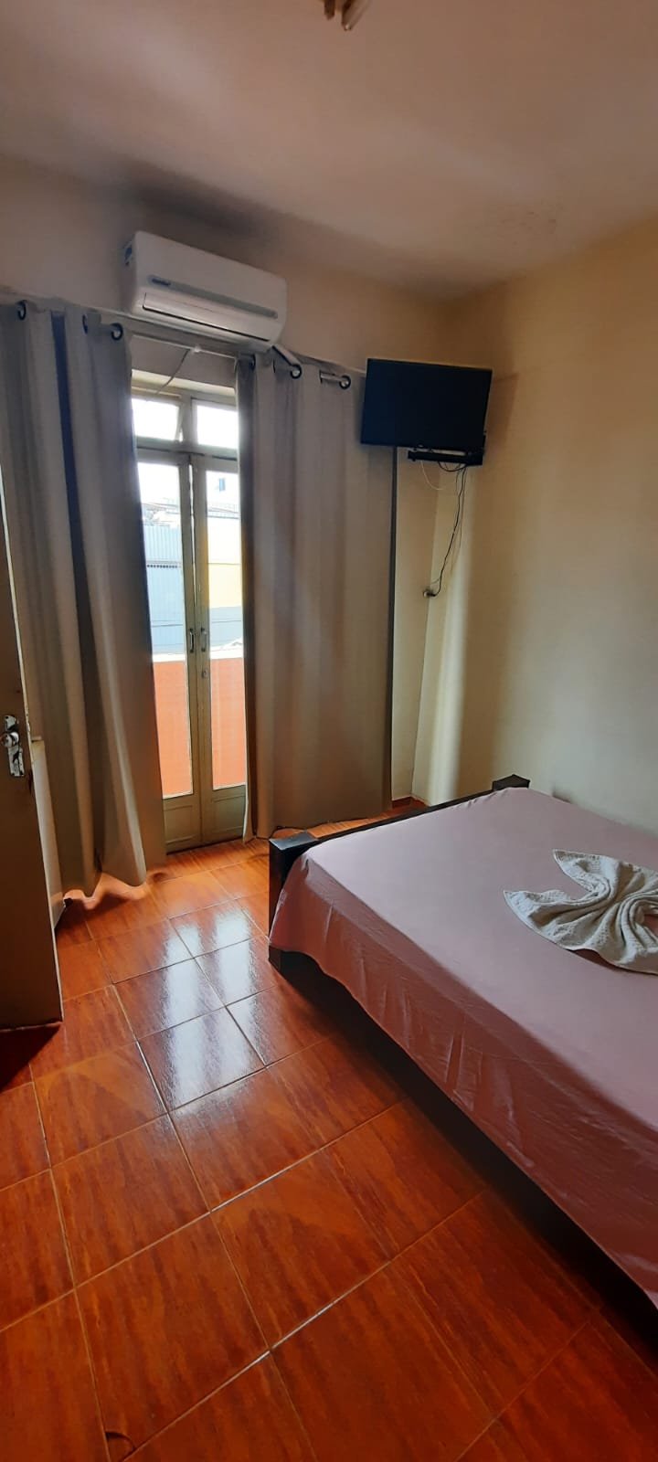 VENDE-SE PRÉDIO