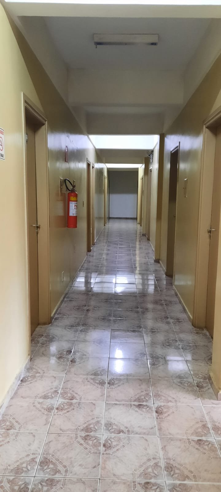 VENDE-SE PRÉDIO
